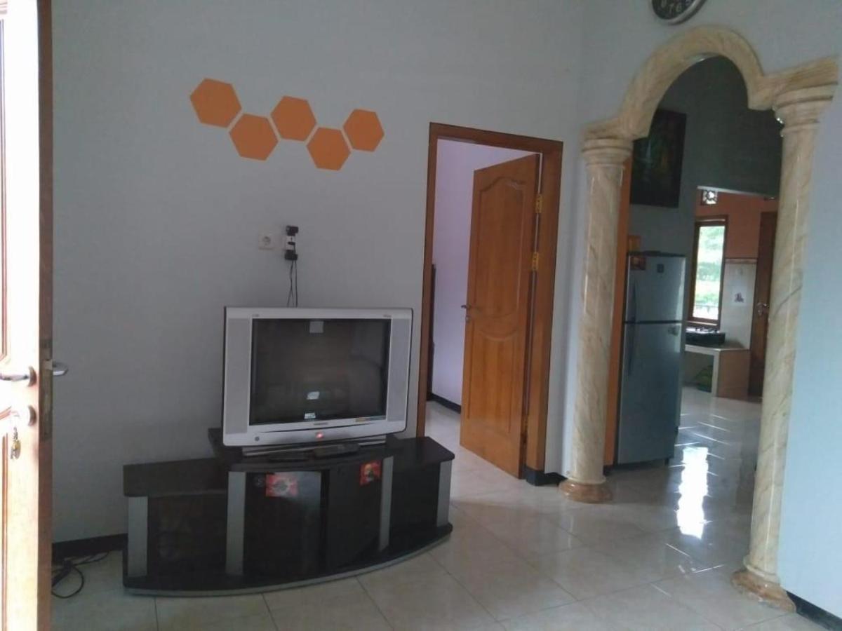 Villa Trijaya Бату Екстер'єр фото